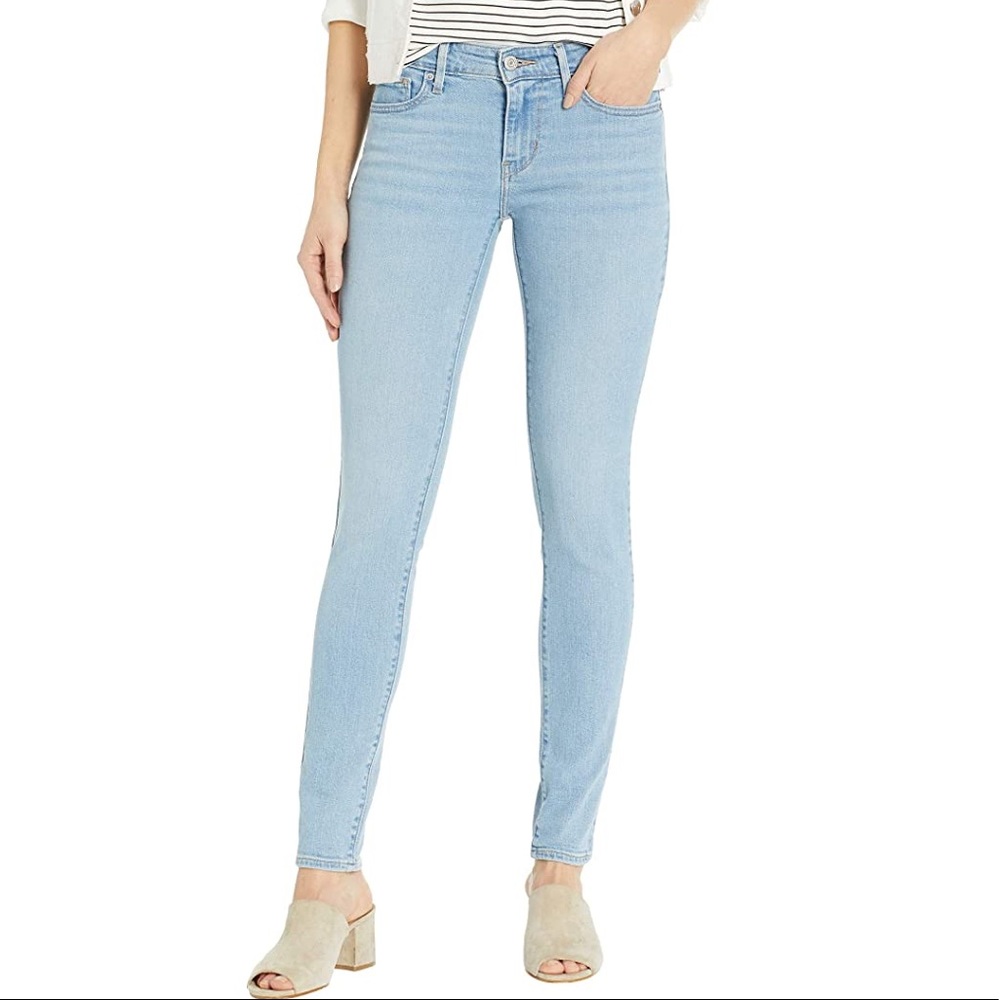 Levi’s 711 Skinny Jeans {light-wash}